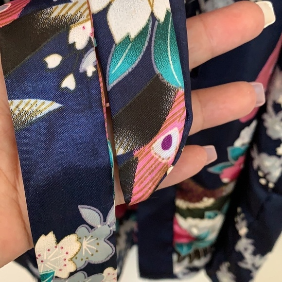 CUTE FLORAL SATIN ROBE  SIZE M - Picture 5 of 6